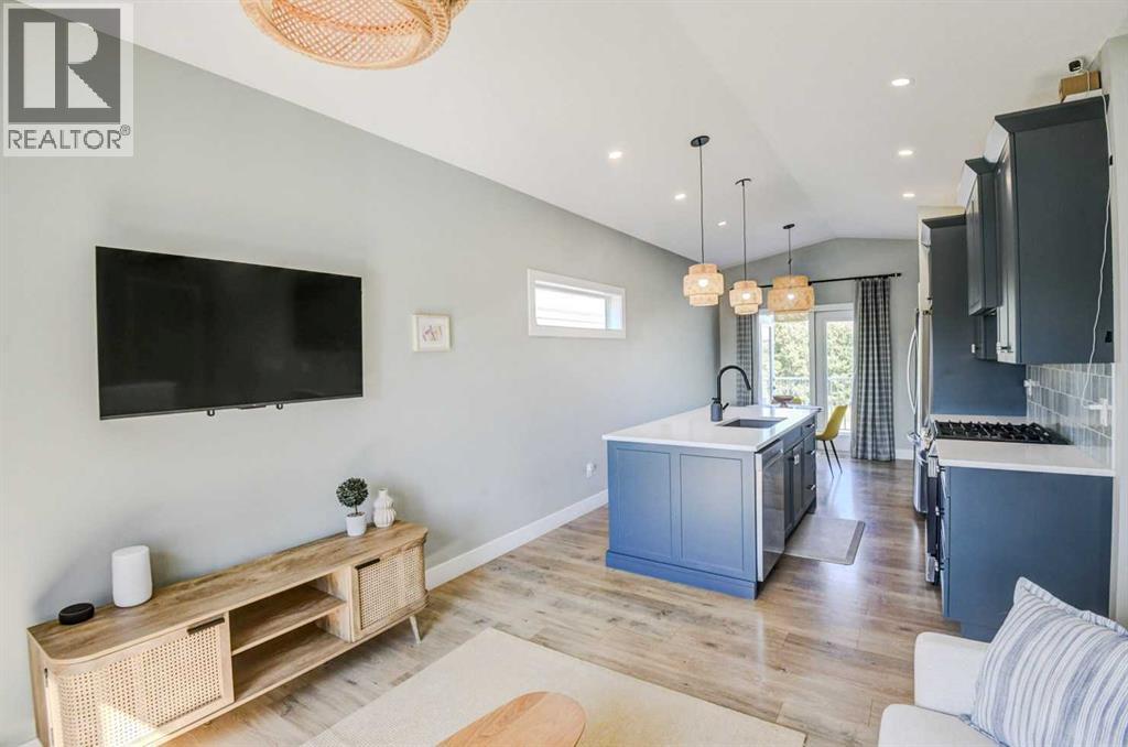 670 Anderson Close NW - 11