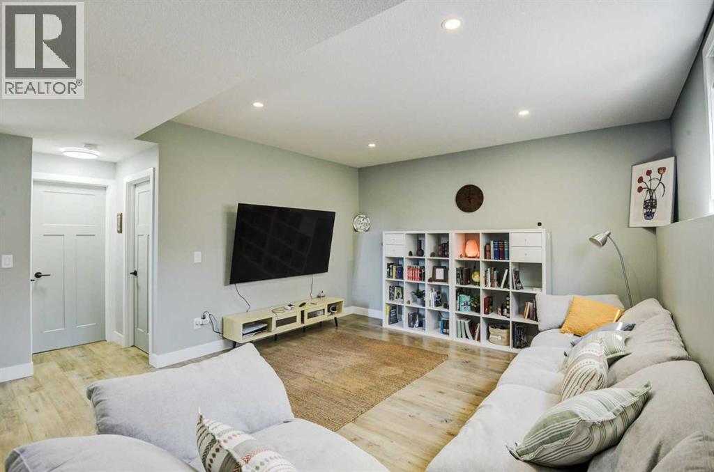 670 Anderson Close NW - 29