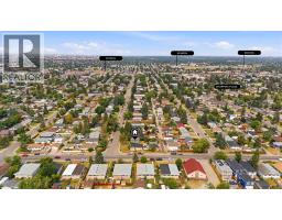 Bedroom - 2622 42 Street Se, Calgary, AB T2B1G7 Photo 6
