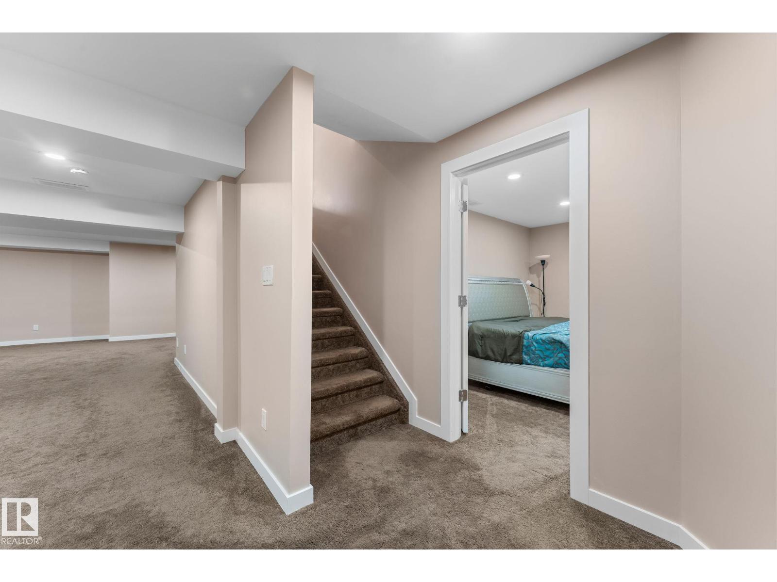 4532 210 ST NW - 38