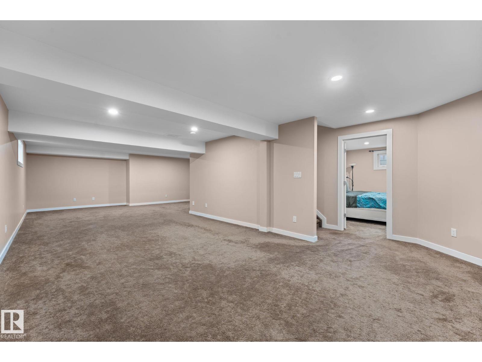 4532 210 ST NW - 39