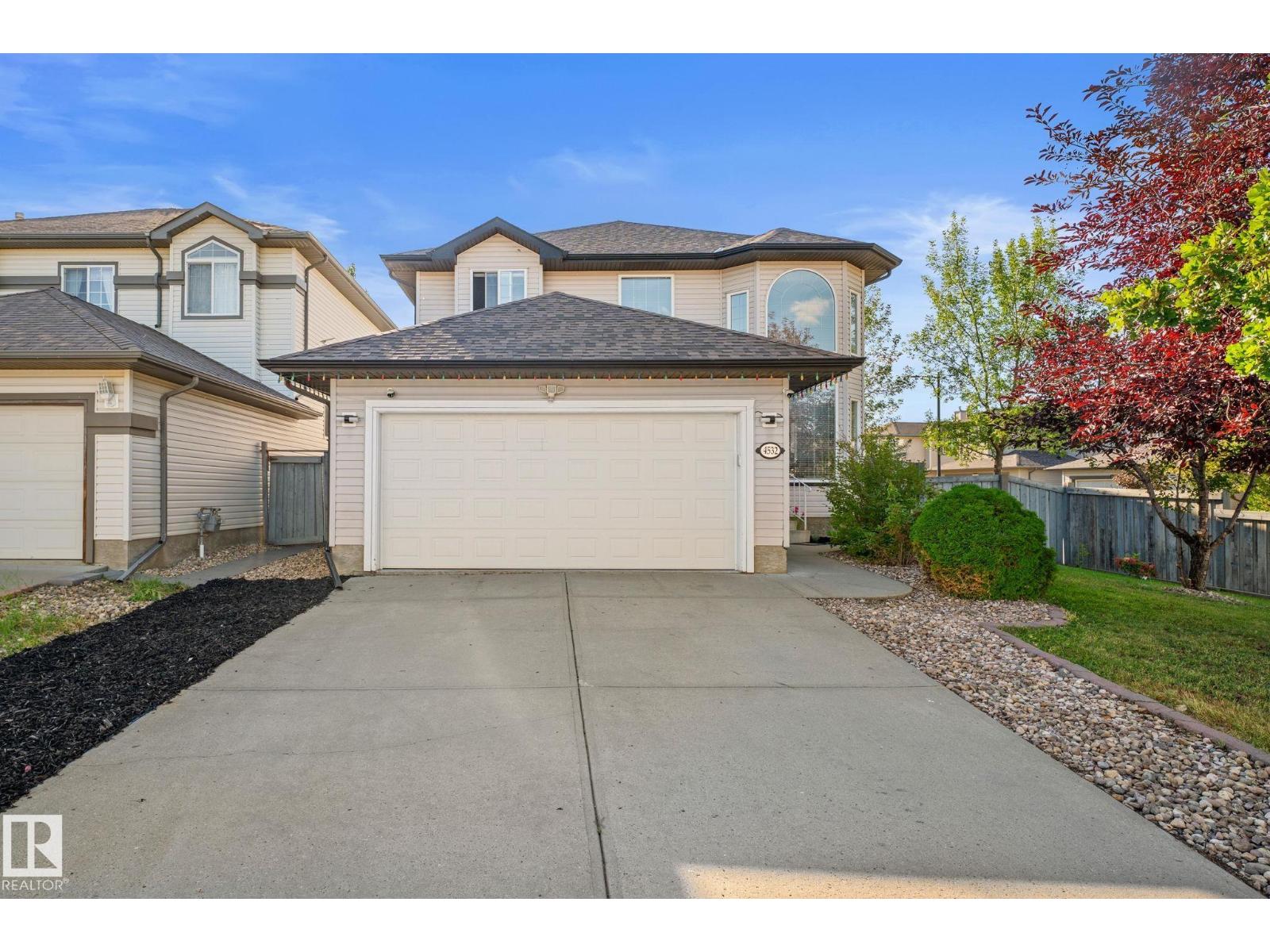 4532 210 ST NW - 4