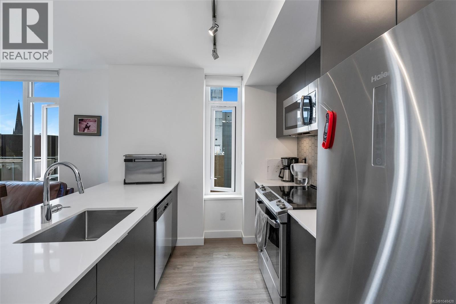 #707 845 Johnson St - Image 10