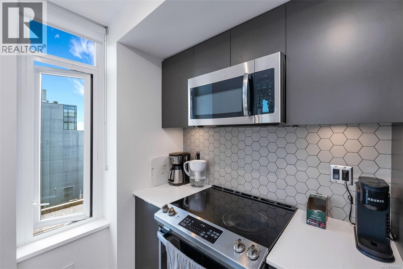 #707 845 Johnson St - Image 9