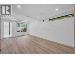 1726 Templeton Drive, Vancouver, BC V5N0K2 Photo 14