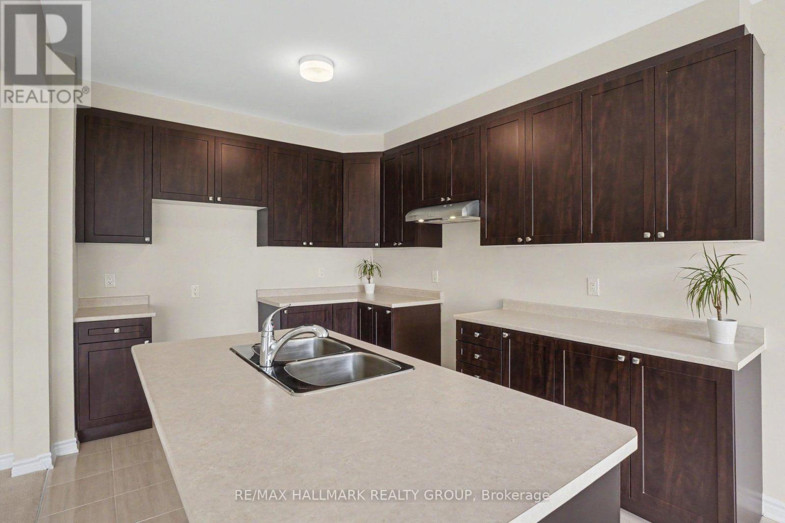 240 SWEETVALLEY DRIVE - Image 10