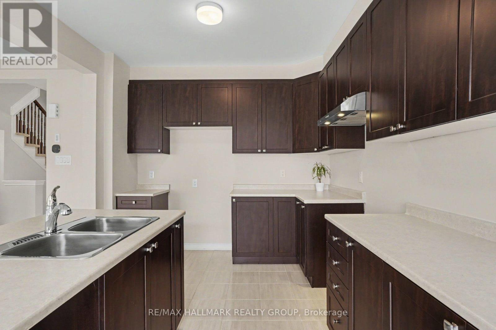 240 SWEETVALLEY DRIVE - Image 11