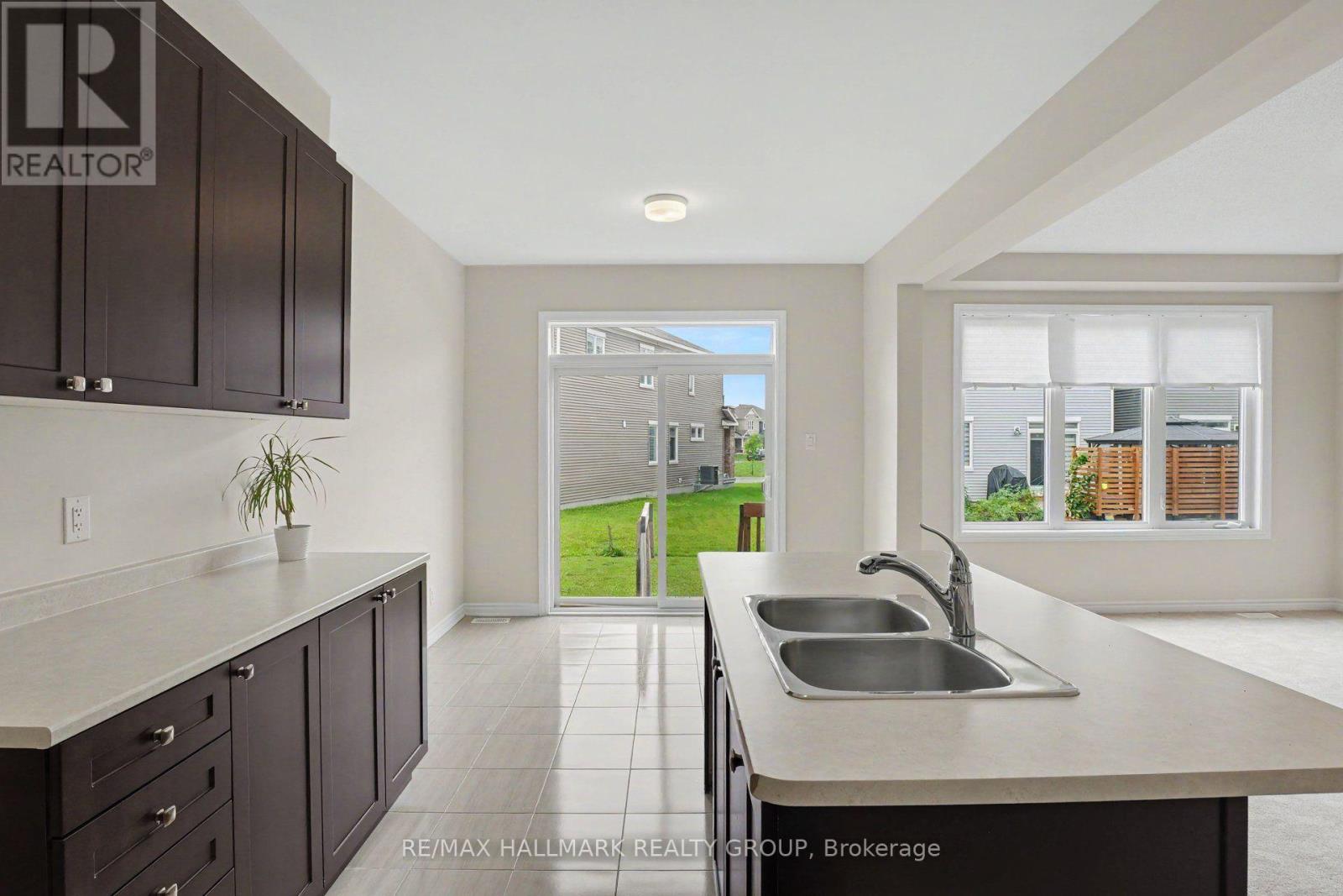 240 SWEETVALLEY DRIVE - Image 9