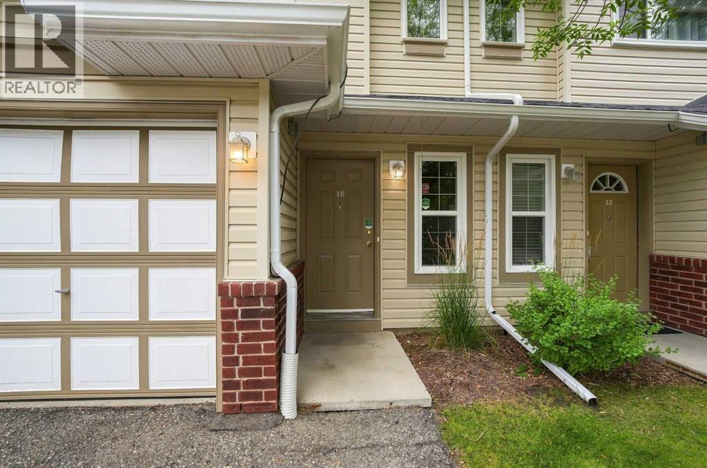 16 Harvest Glen Heights Northeast, Calgary, Alberta, T3K4L3, Calgary, Alberta — photo 3 of 5