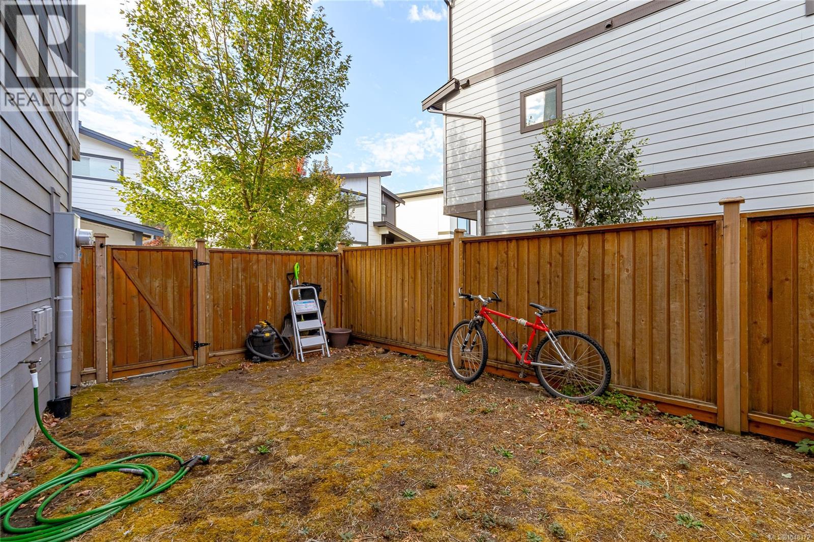  2716 Celestial Court, Langford