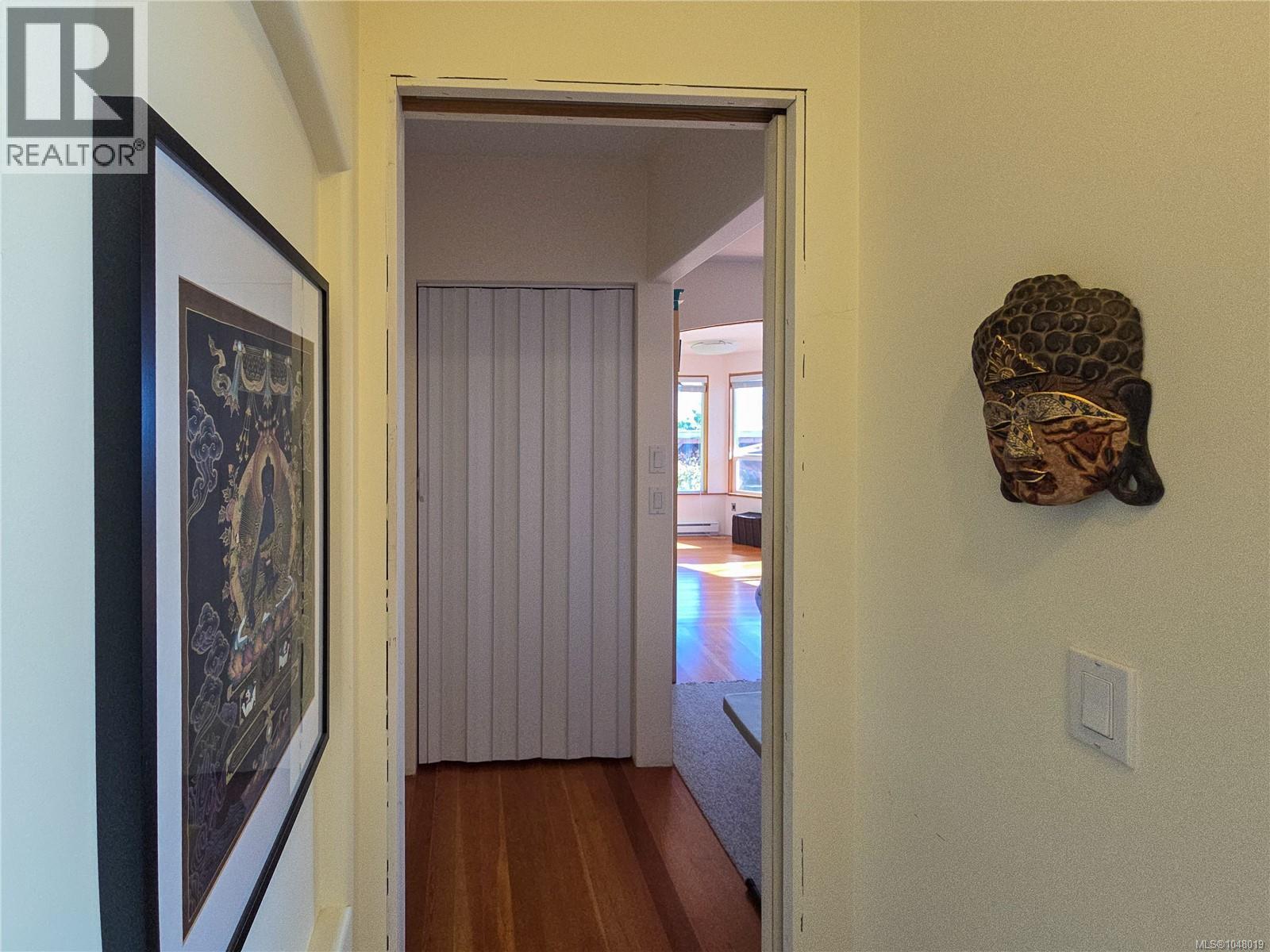 585 1st St - Image 18