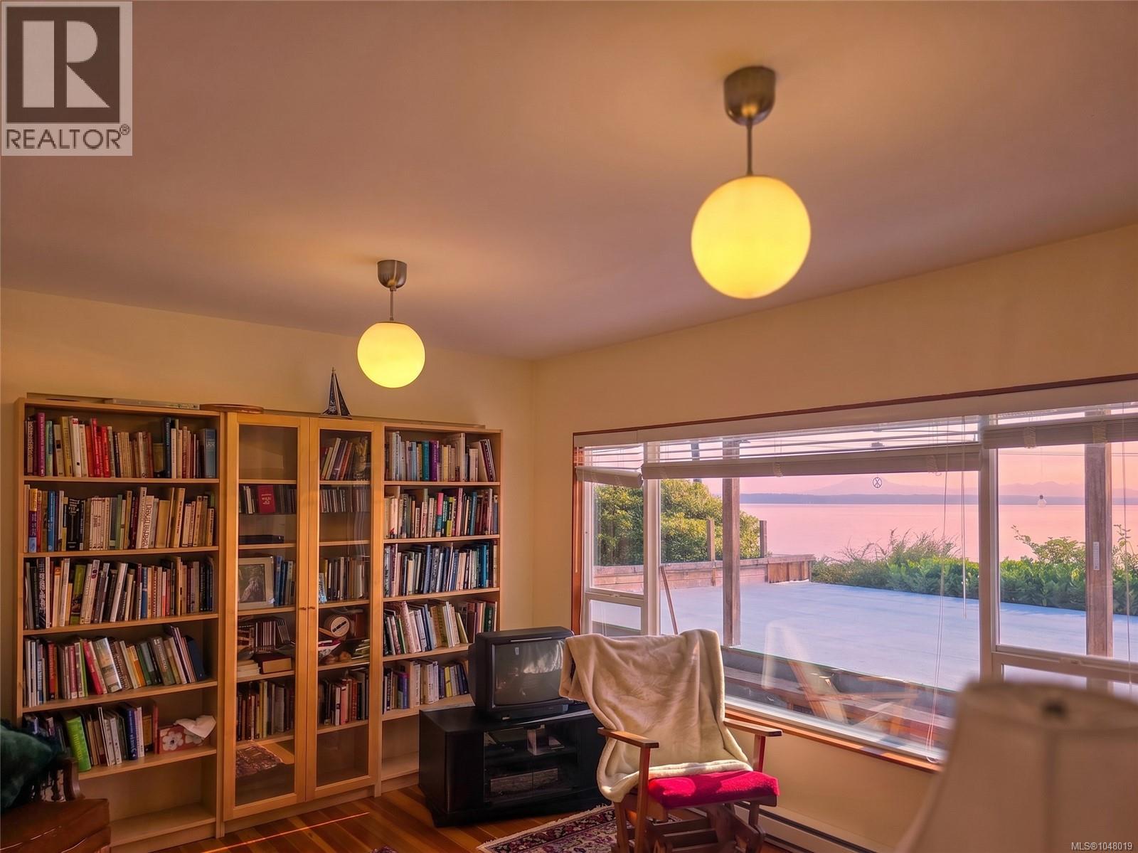 585 1st St - Image 7