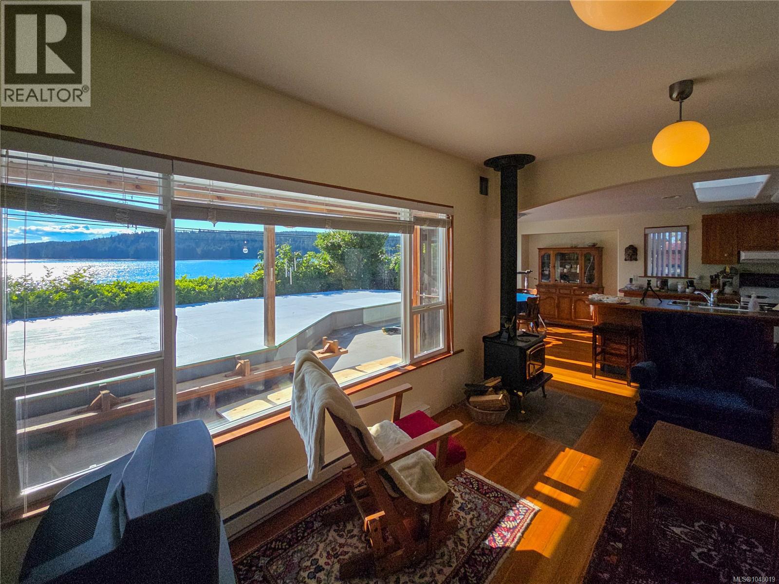 585 1st St - Image 11