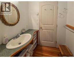 585 1st St, Sointula, BC V0N3E0 Photo 44
