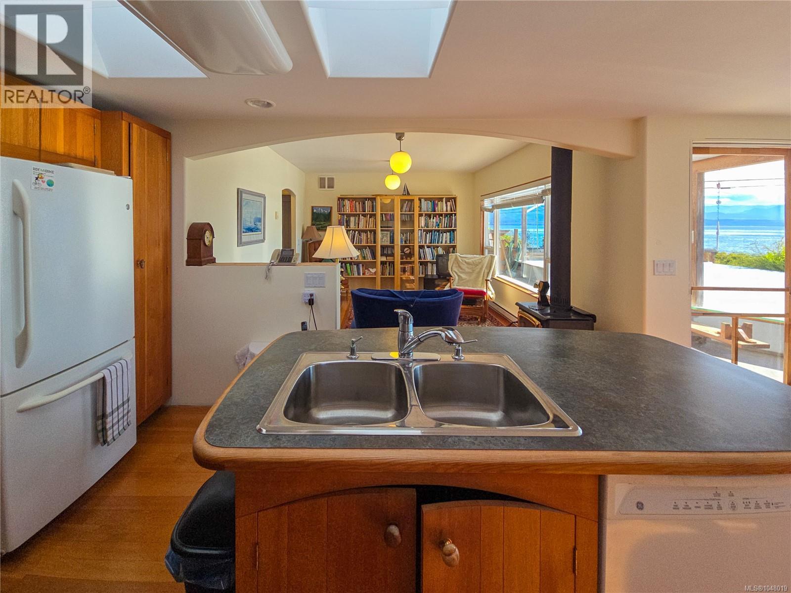 585 1st St - Image 39