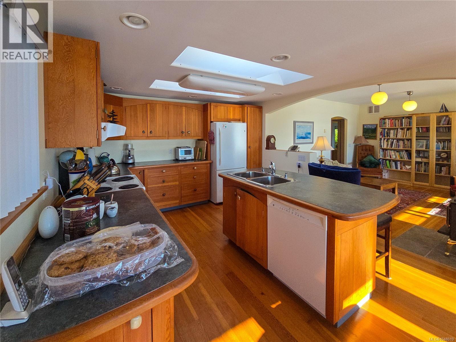 585 1st St - 43