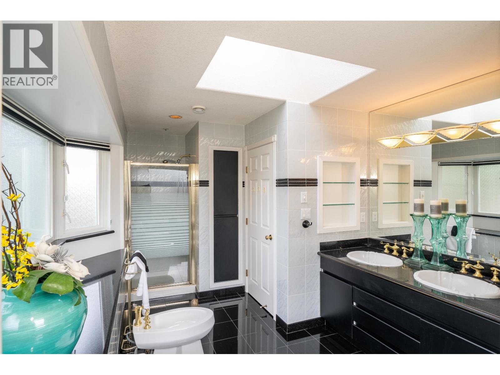 6 Bed, 5 Bath House for Sale in Vancouver – 4255 W 15TH AVENUE, Vancouver – MLS# R3160351 - Image 22
