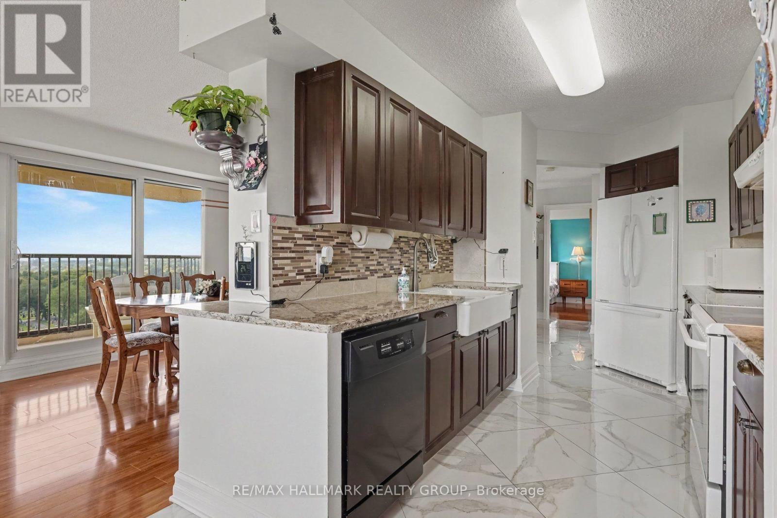 #805 545 ST LAURENT BOULEVARD - Image 14
