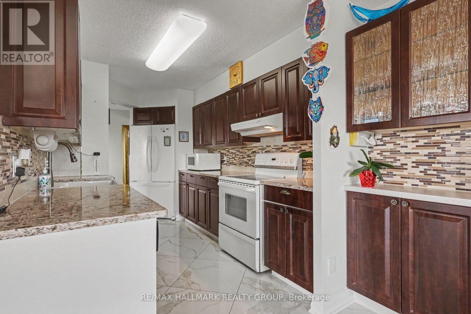 #805 545 ST LAURENT BOULEVARD - Image 15