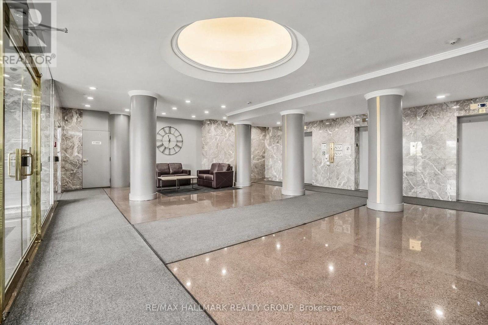 Condominium Welcome Foyer