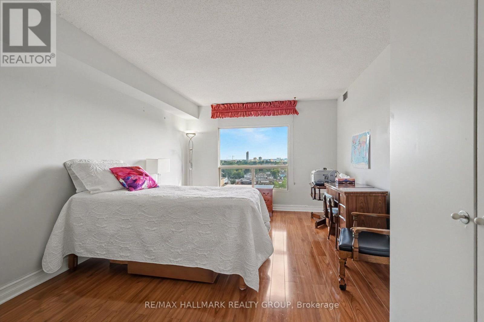 #805 545 ST LAURENT BOULEVARD - Image 22