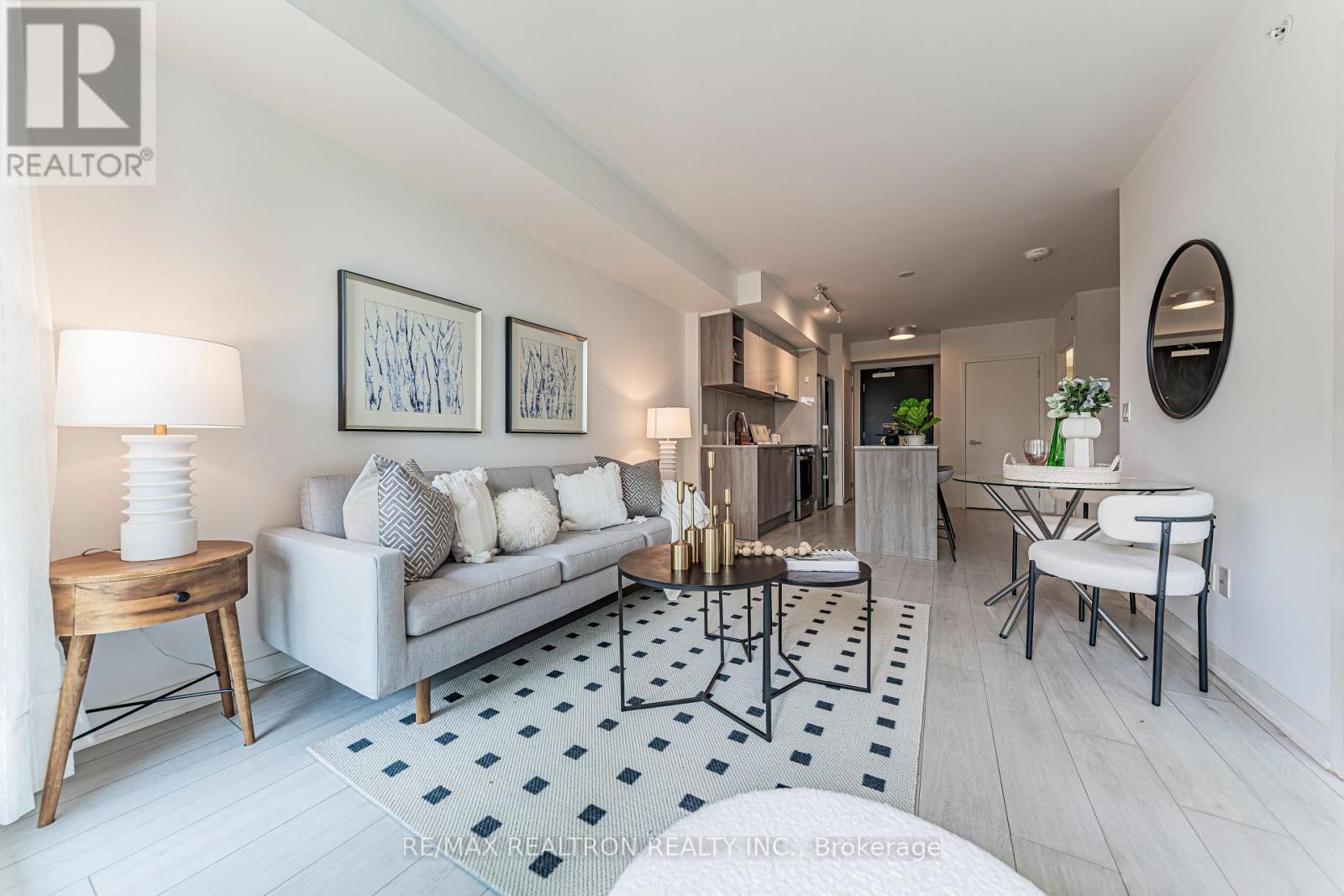 #230 31 TIPPETT ROAD - 18