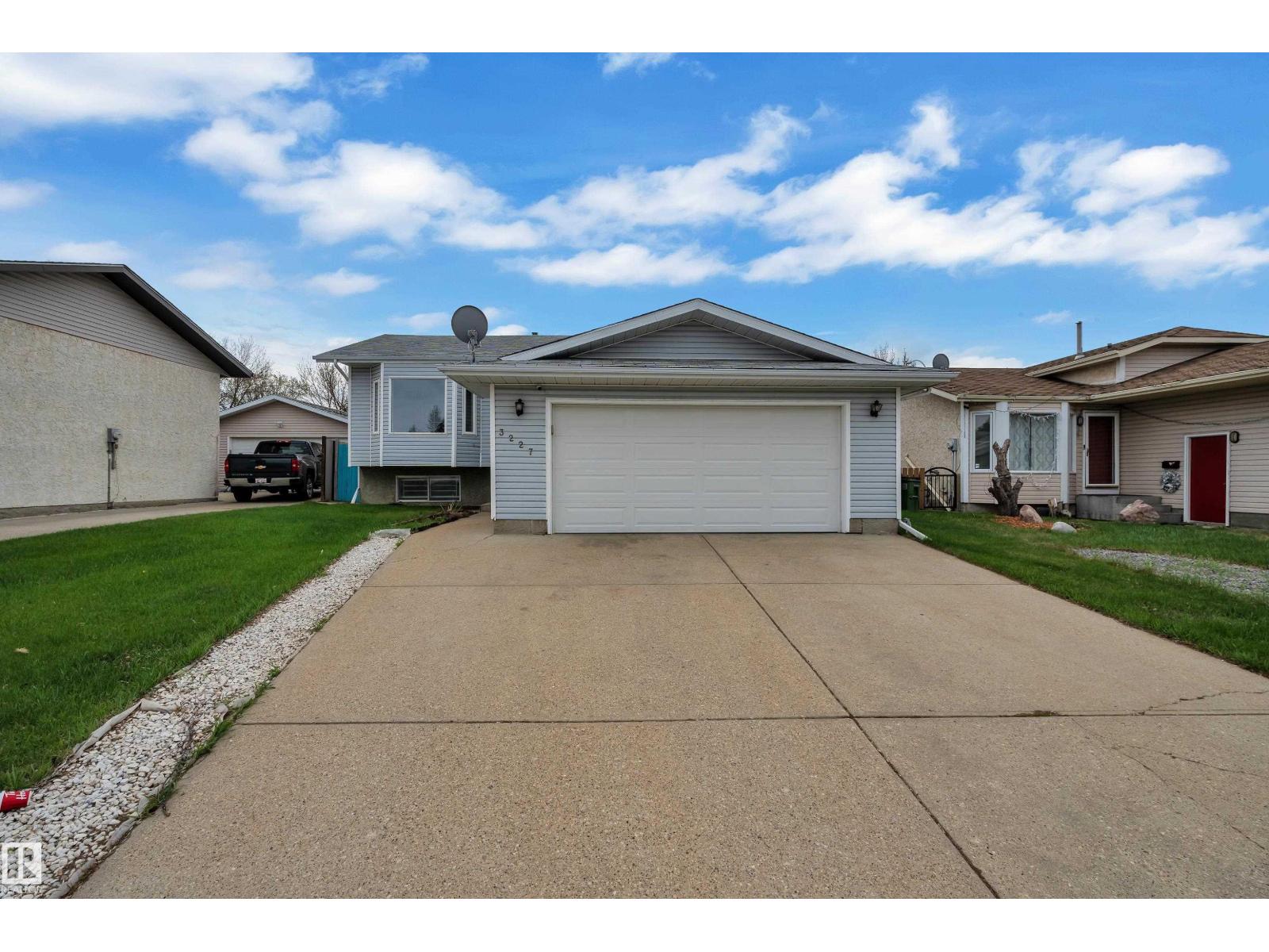 3227 145 AV NW, Edmonton, Alberta, T5Y2E9