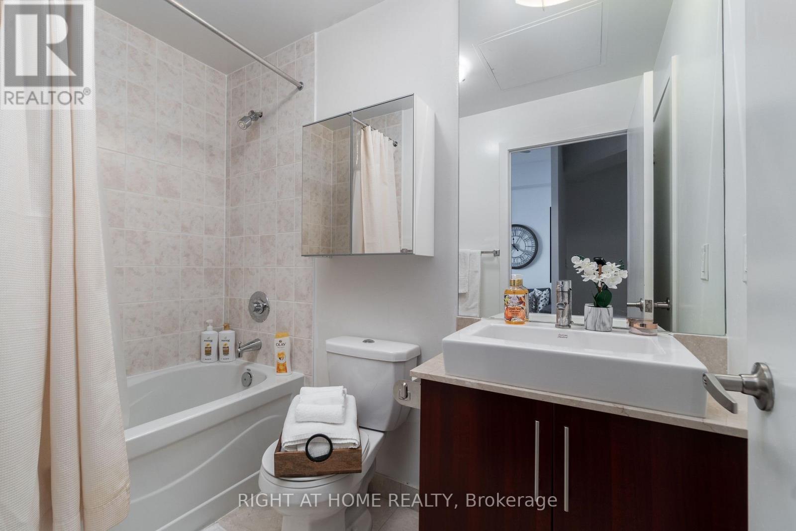 #3404 55 BREMNER BOULEVARD - 21