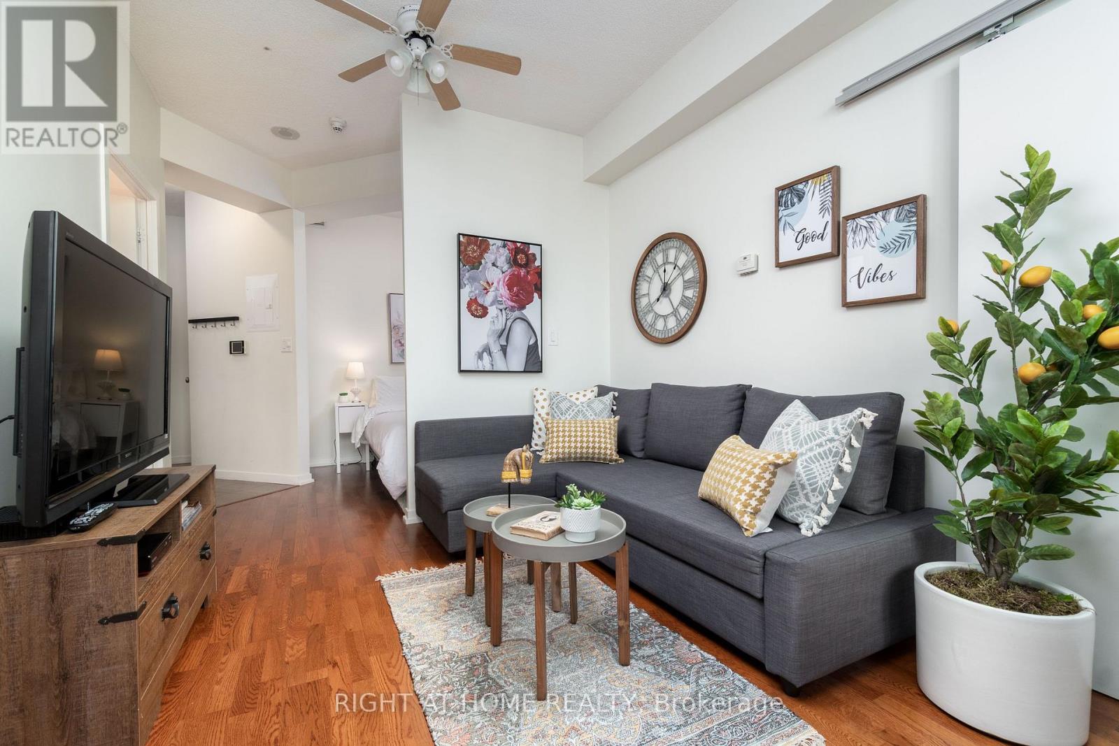#3404 55 BREMNER BOULEVARD - 3