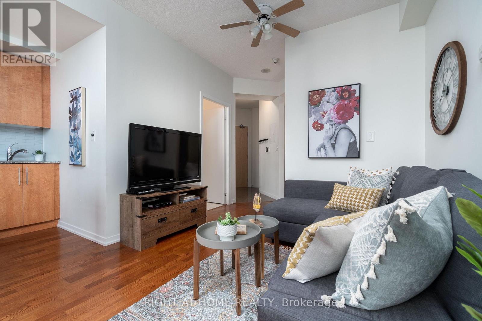 #3404 55 BREMNER BOULEVARD - 4