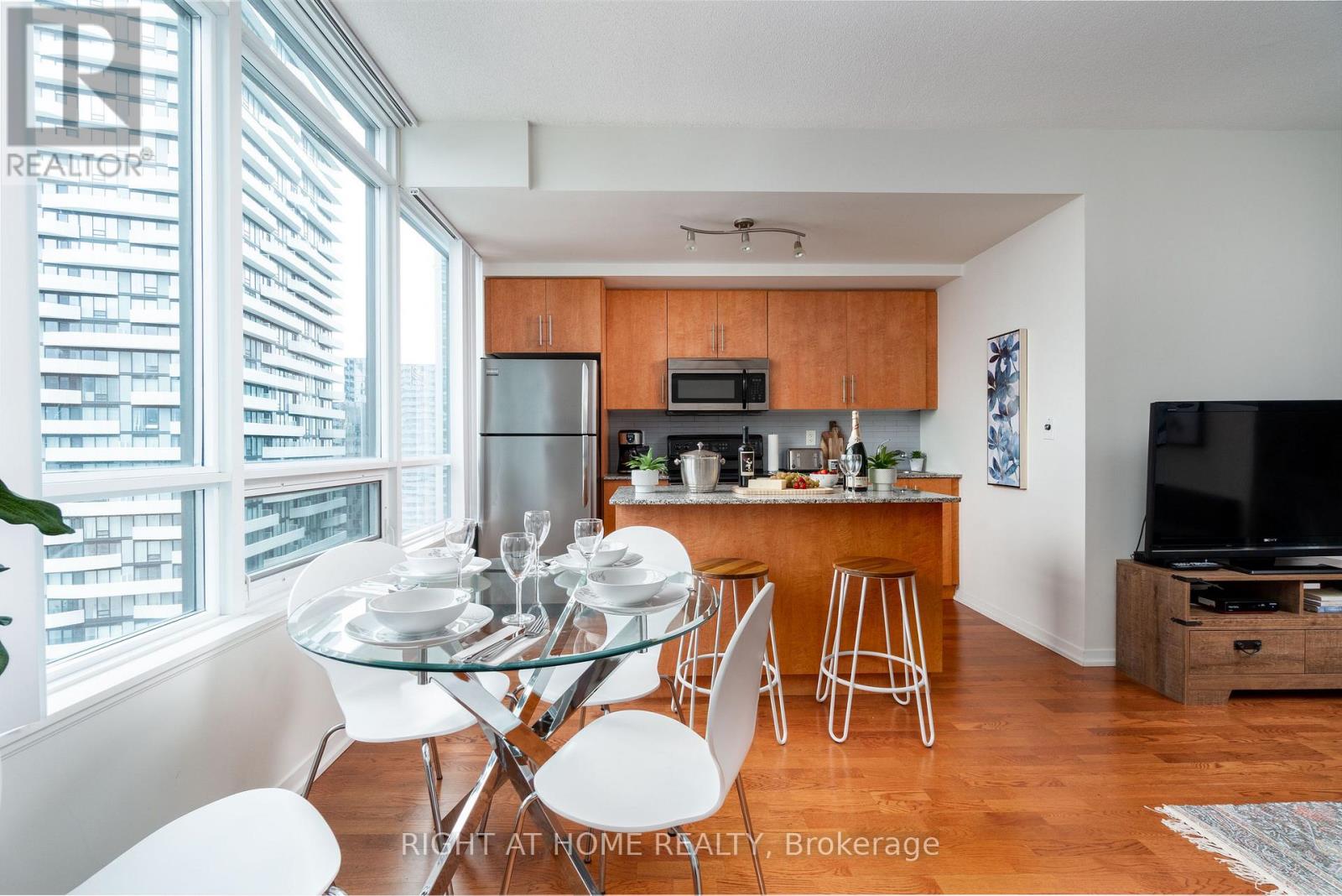 #3404 55 BREMNER BOULEVARD - 5