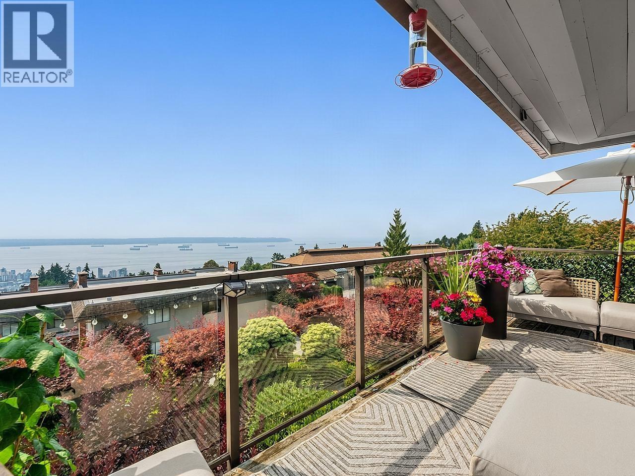 31 2216 FOLKESTONE WAY, West Vancouver