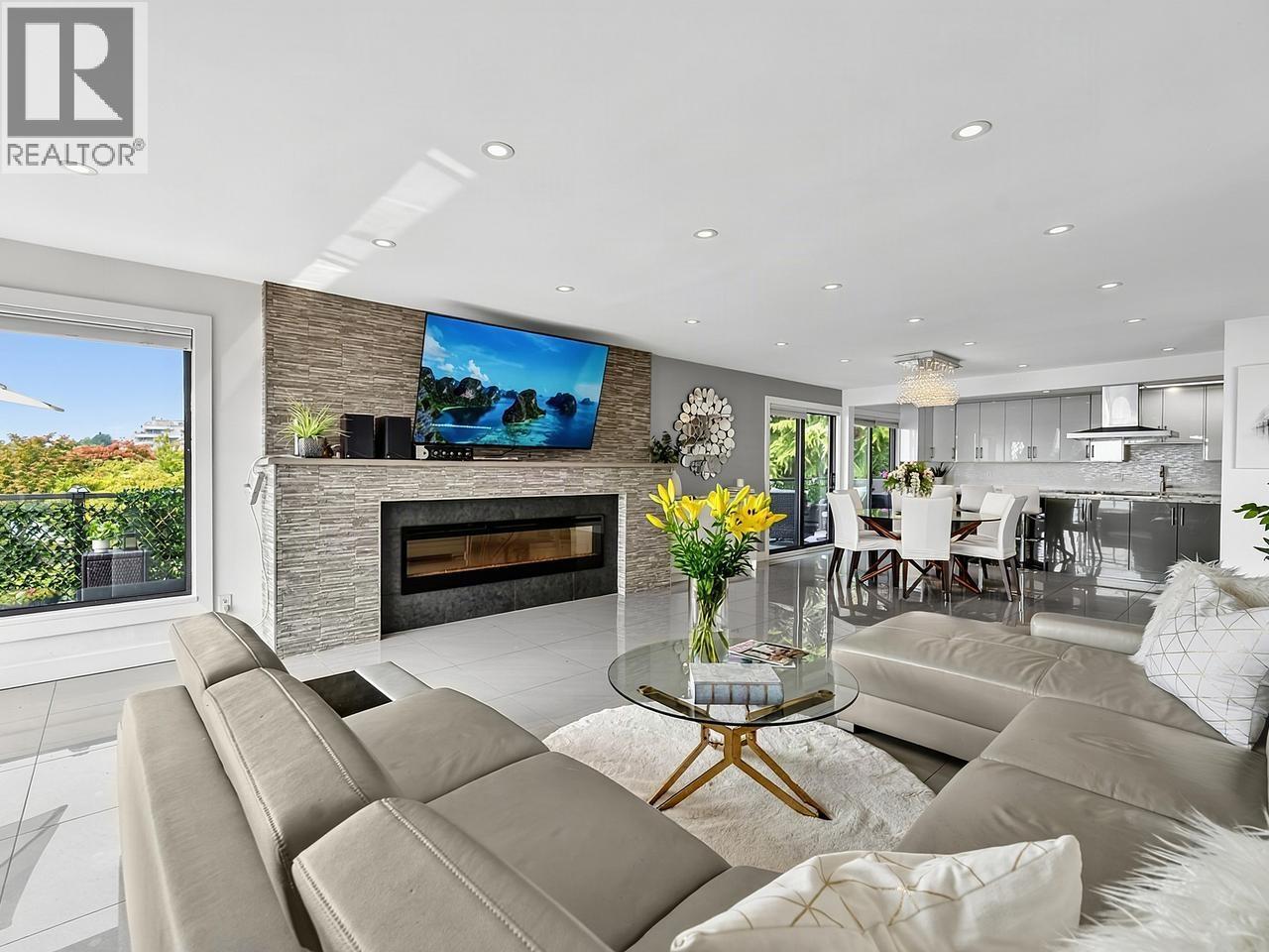 31 2216 FOLKESTONE WAY — photo 3