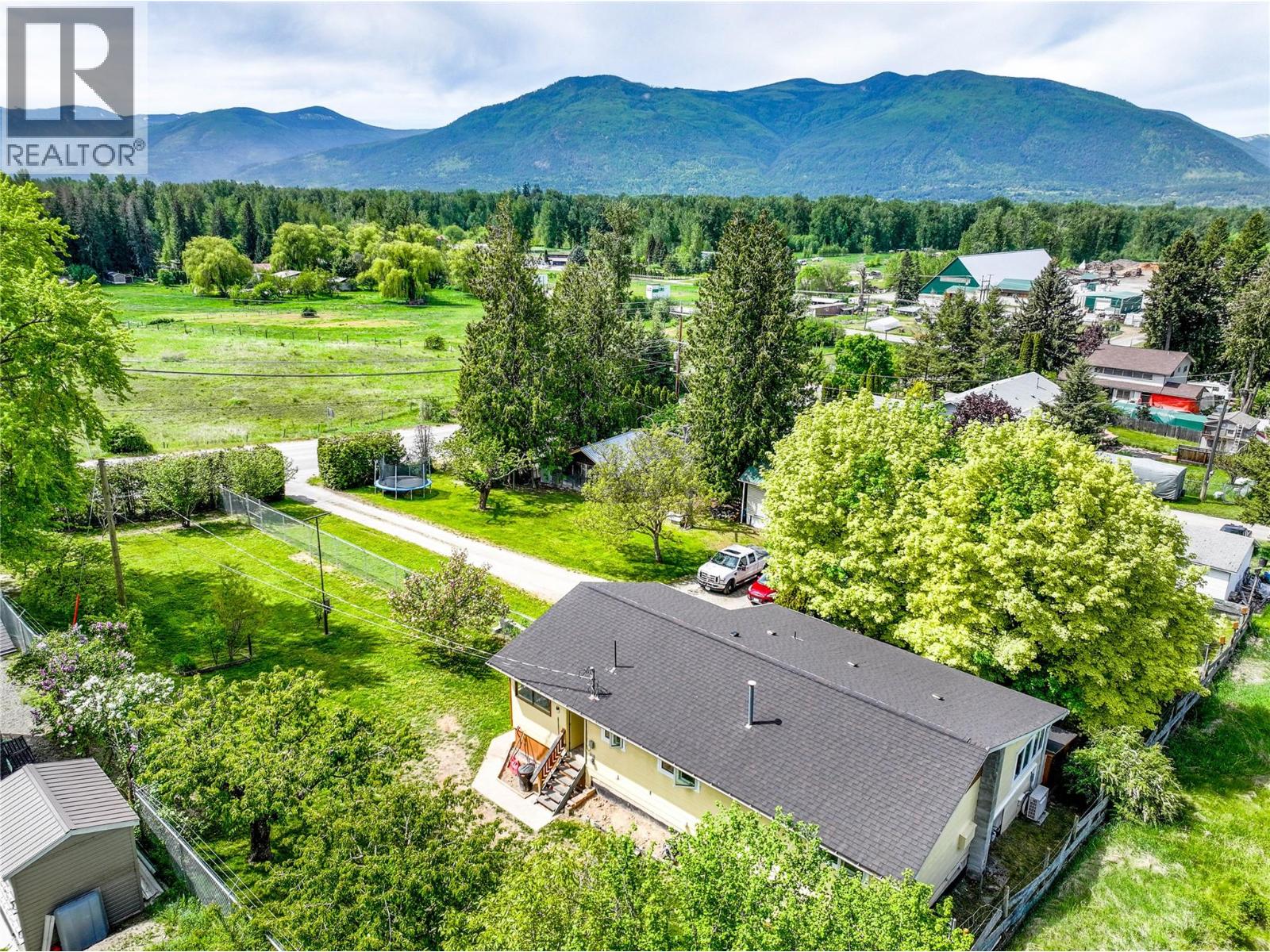 510 ERICKSON Road - 52