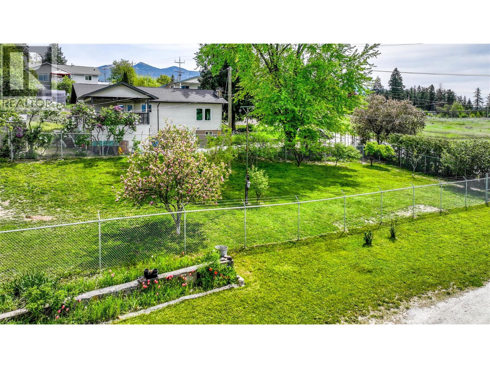 510 ERICKSON Road - 62