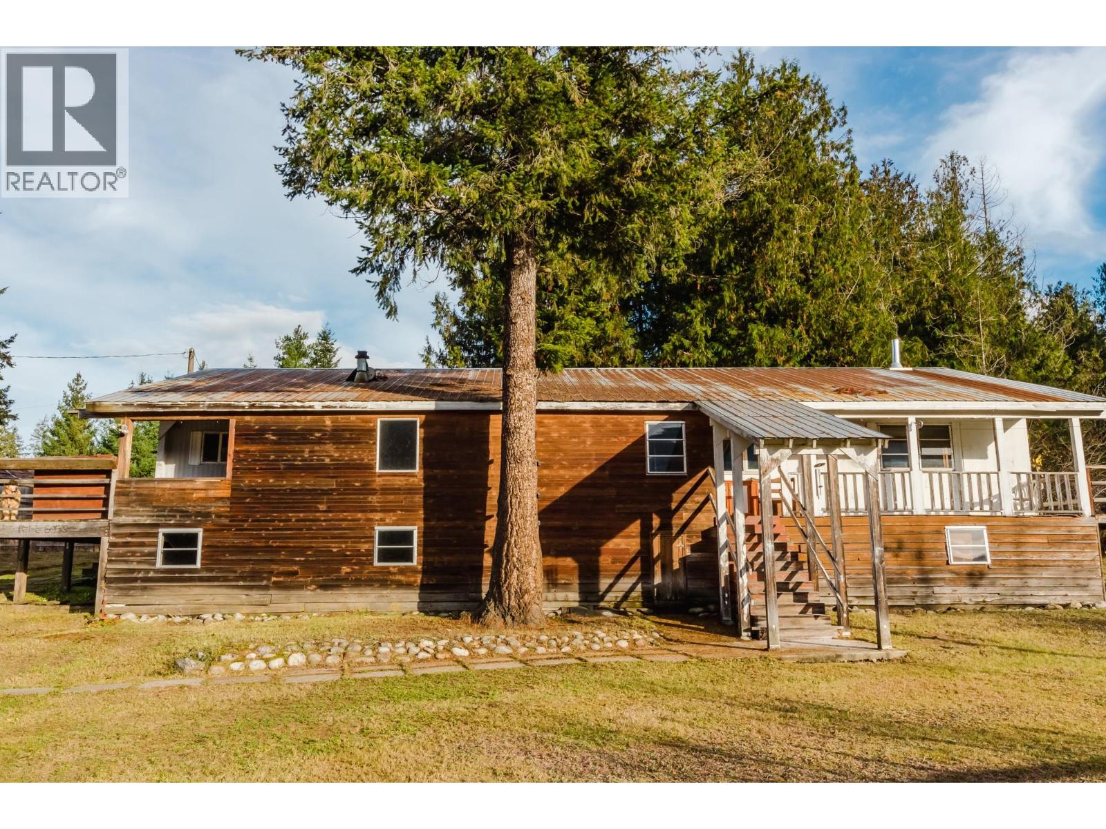 3974 Malakwa Station Road - 3