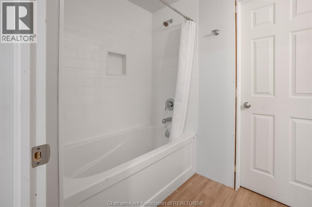 34 Queensway DRIVE - 41