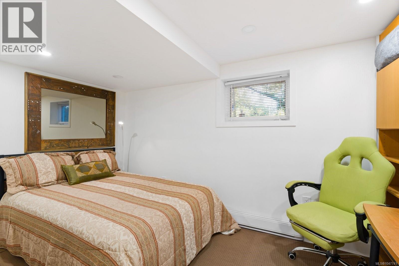 2229 Arbutus Rd E - 38