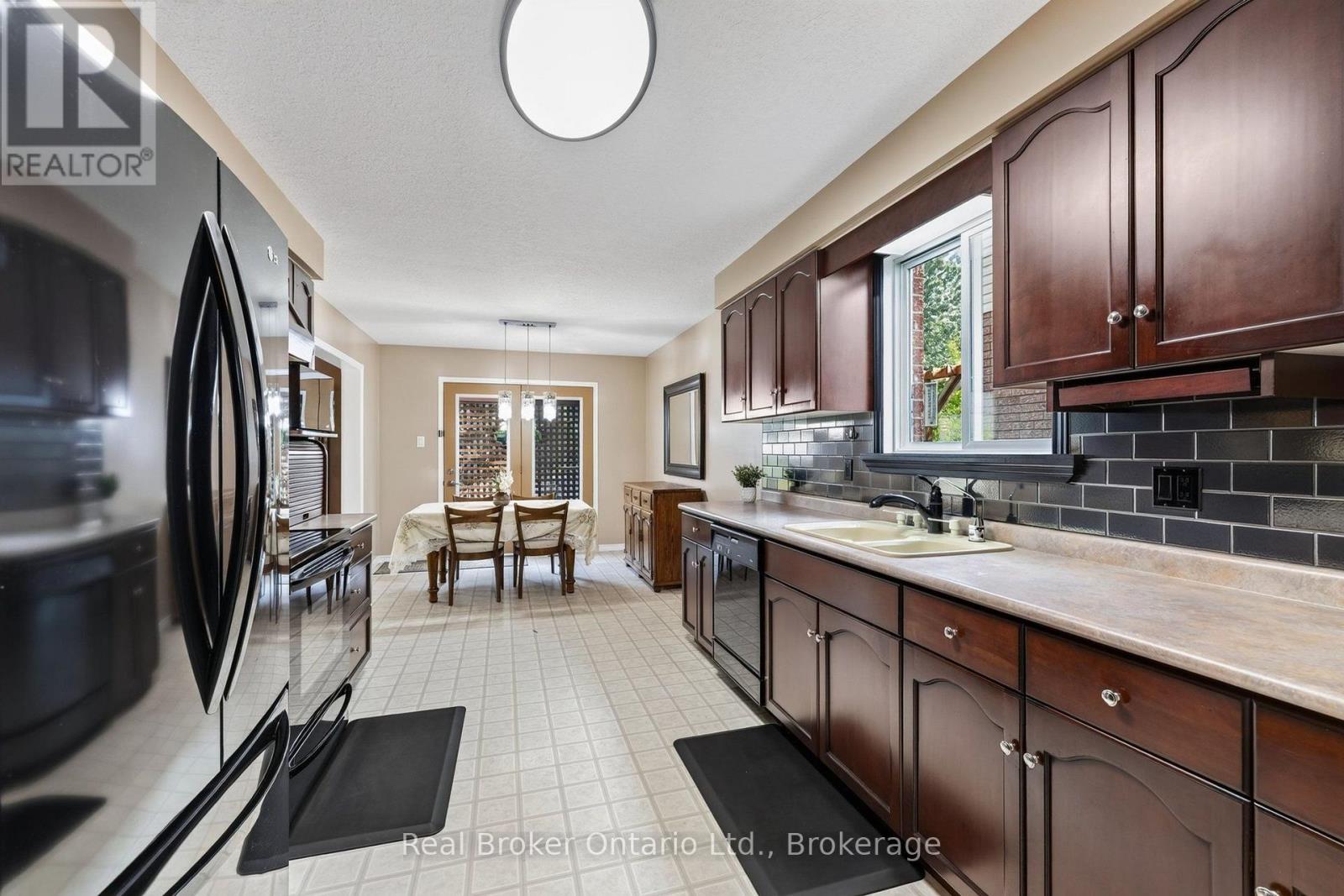 203 COUNTRY CLUB DRIVE - Image 15