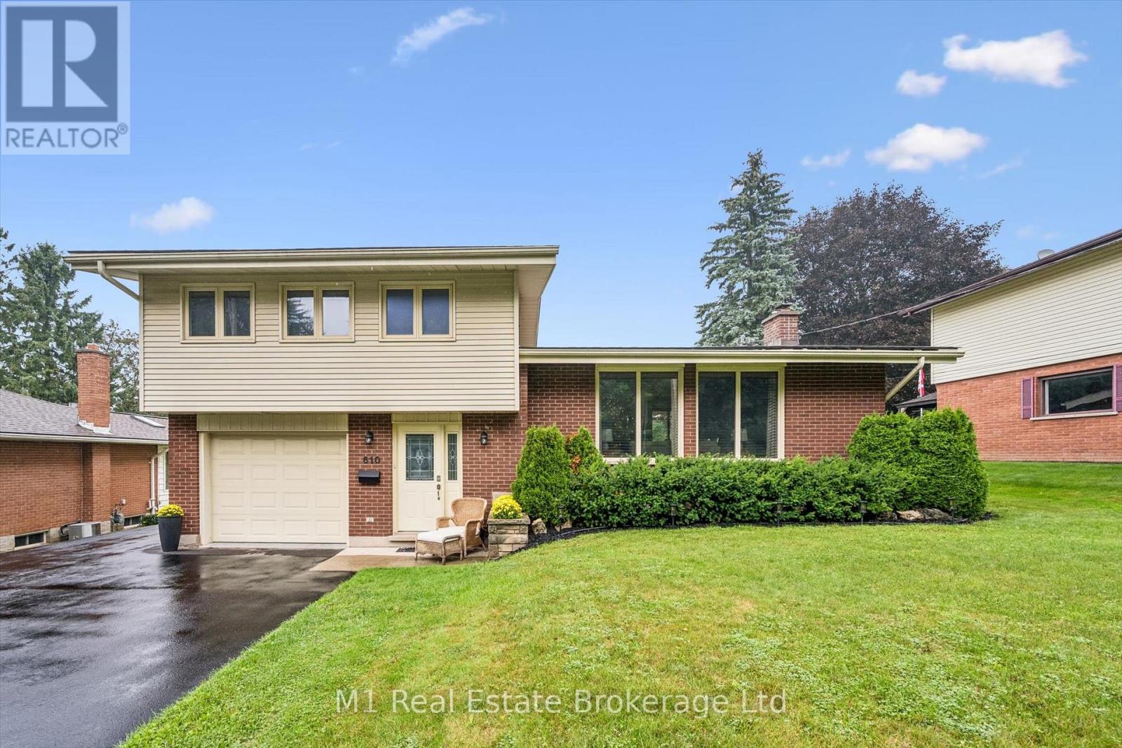 610 ST DAVID STREET S - 2