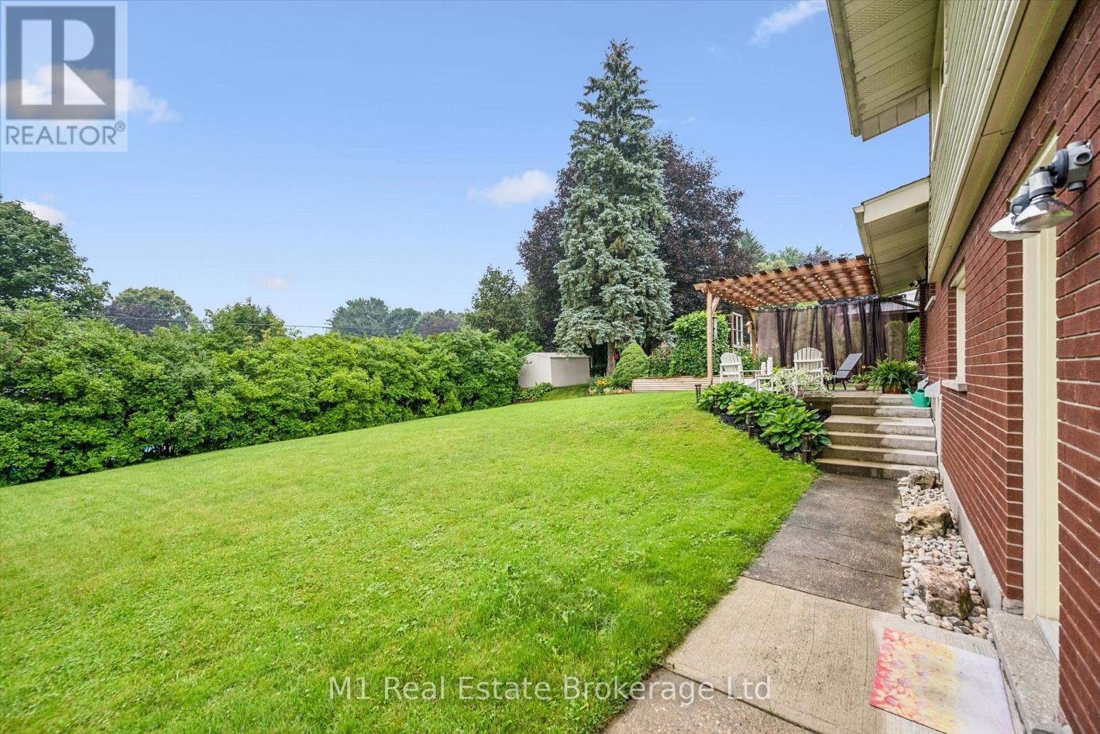 610 ST DAVID STREET S - 44