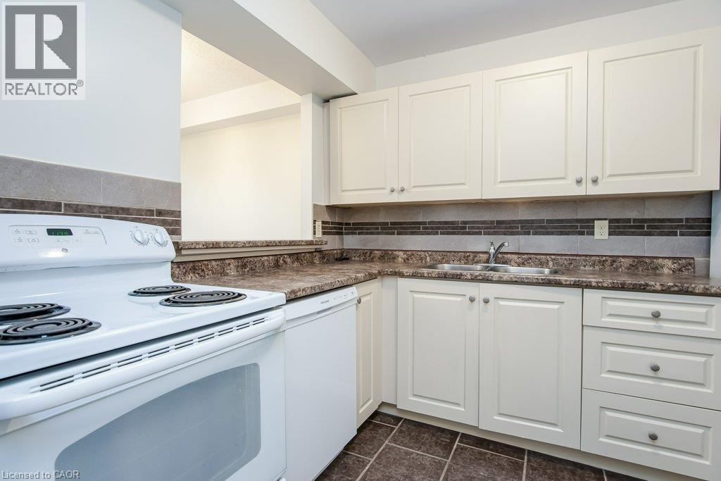 #409 18 HOLBORN Court - 14