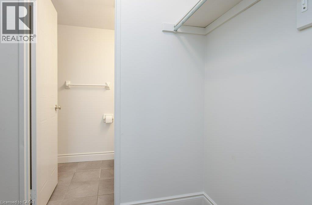 #409 18 HOLBORN Court - 21