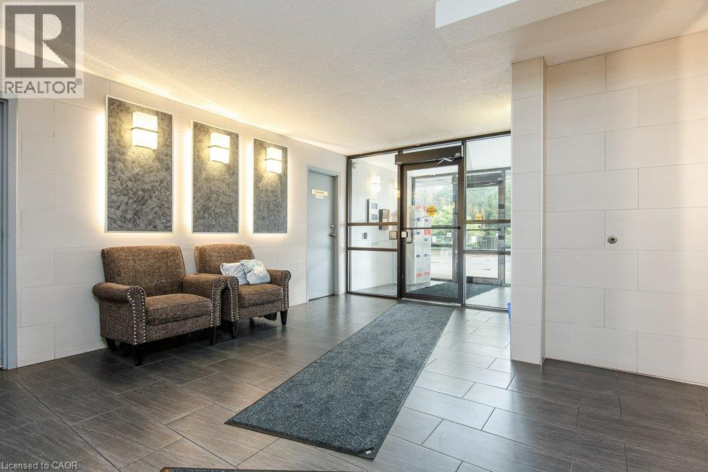 #409 18 HOLBORN Court - 29