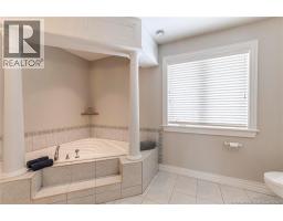 32 Vanessa Court, photo 2