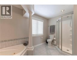 32 Vanessa Court, photo 3