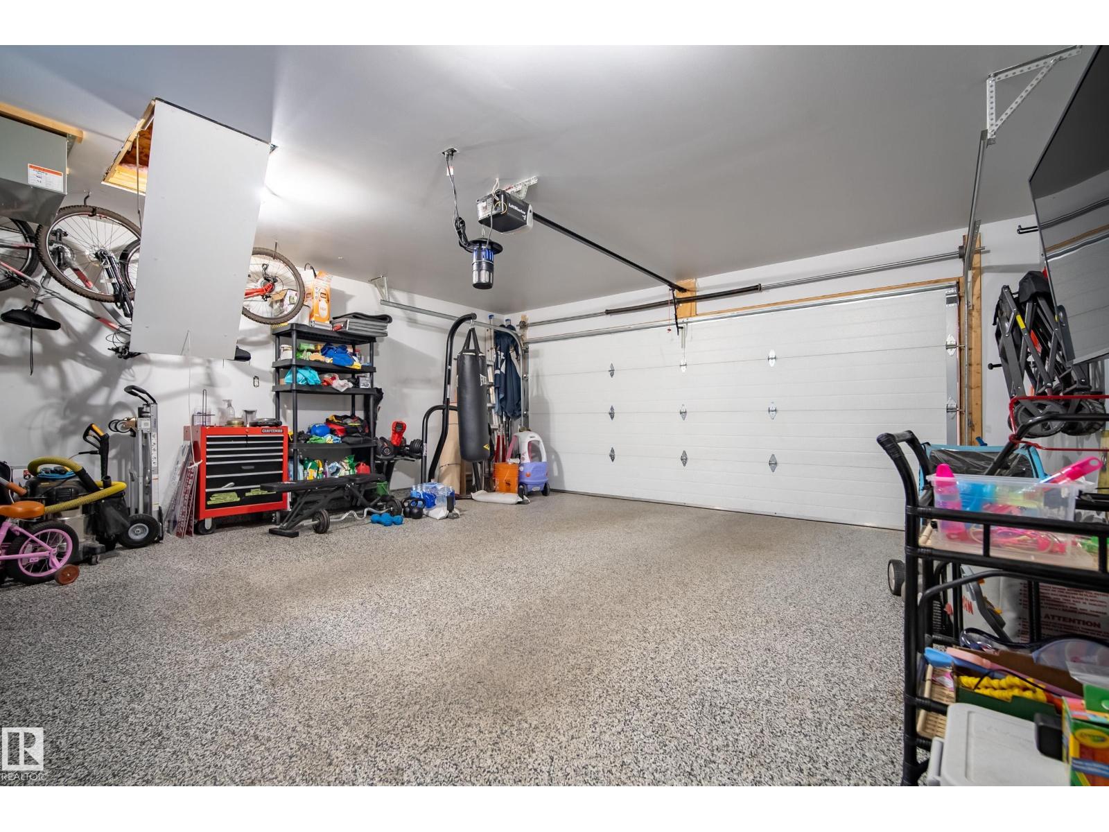 22359 93 AV NW - 32