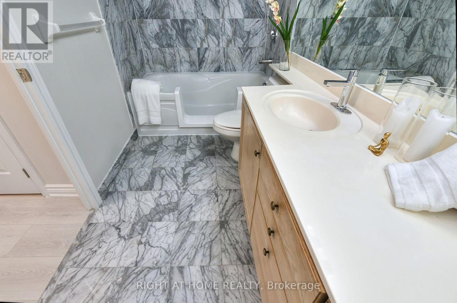#215 3181 BAYVIEW AVENUE - Image 15