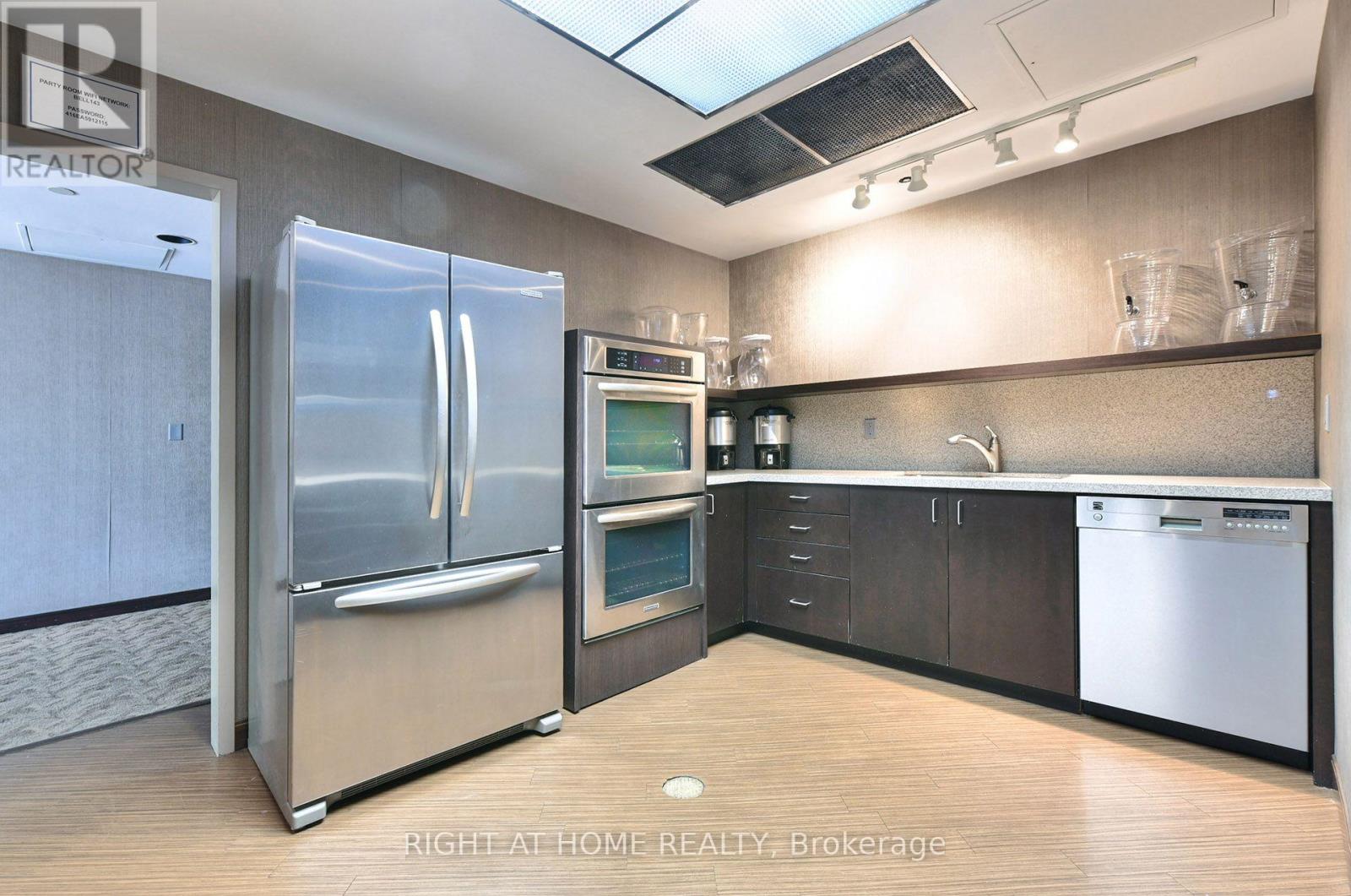 #215 3181 BAYVIEW AVENUE - 27