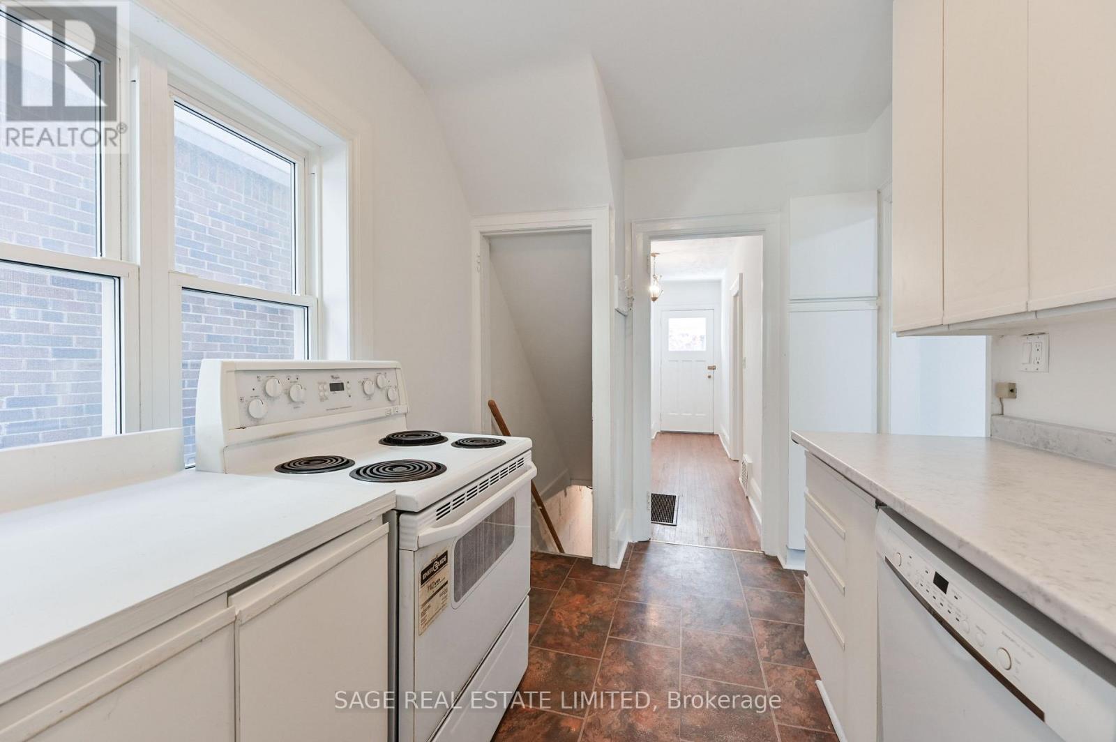 152 MANOR ROAD E - Image 10